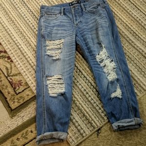 Hollister low rise destroyed boyfriend jeans 👖